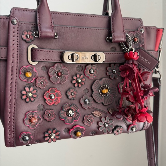 Coach Tea Rose Swagger 21, Rogue Multi with added bag charm - Picture 2 of 7